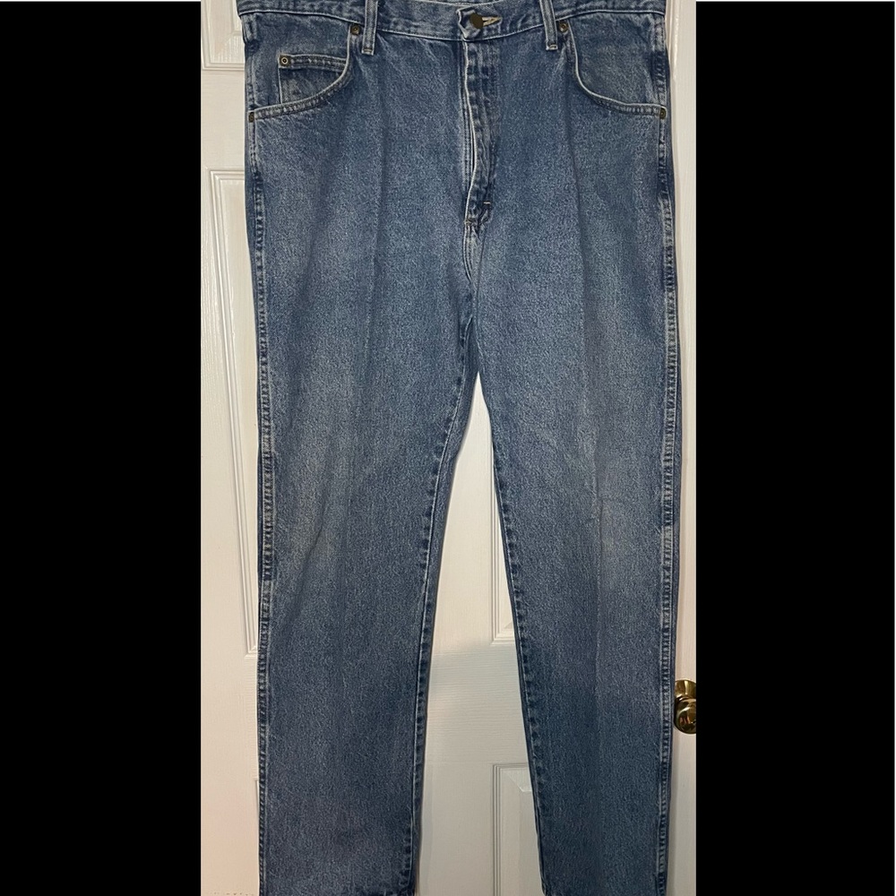 Men’s Wrangler Blue Jeans. 38x34.